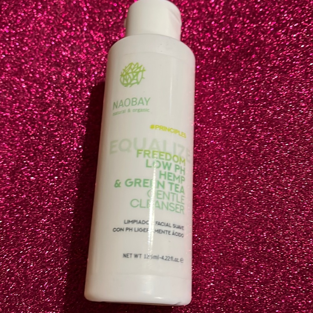 Naobay Freedom low pH hemp &  green tea cleaner